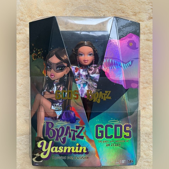 Bratz x GCDS Yasmin Special edition desginer - Picture 7 of 7